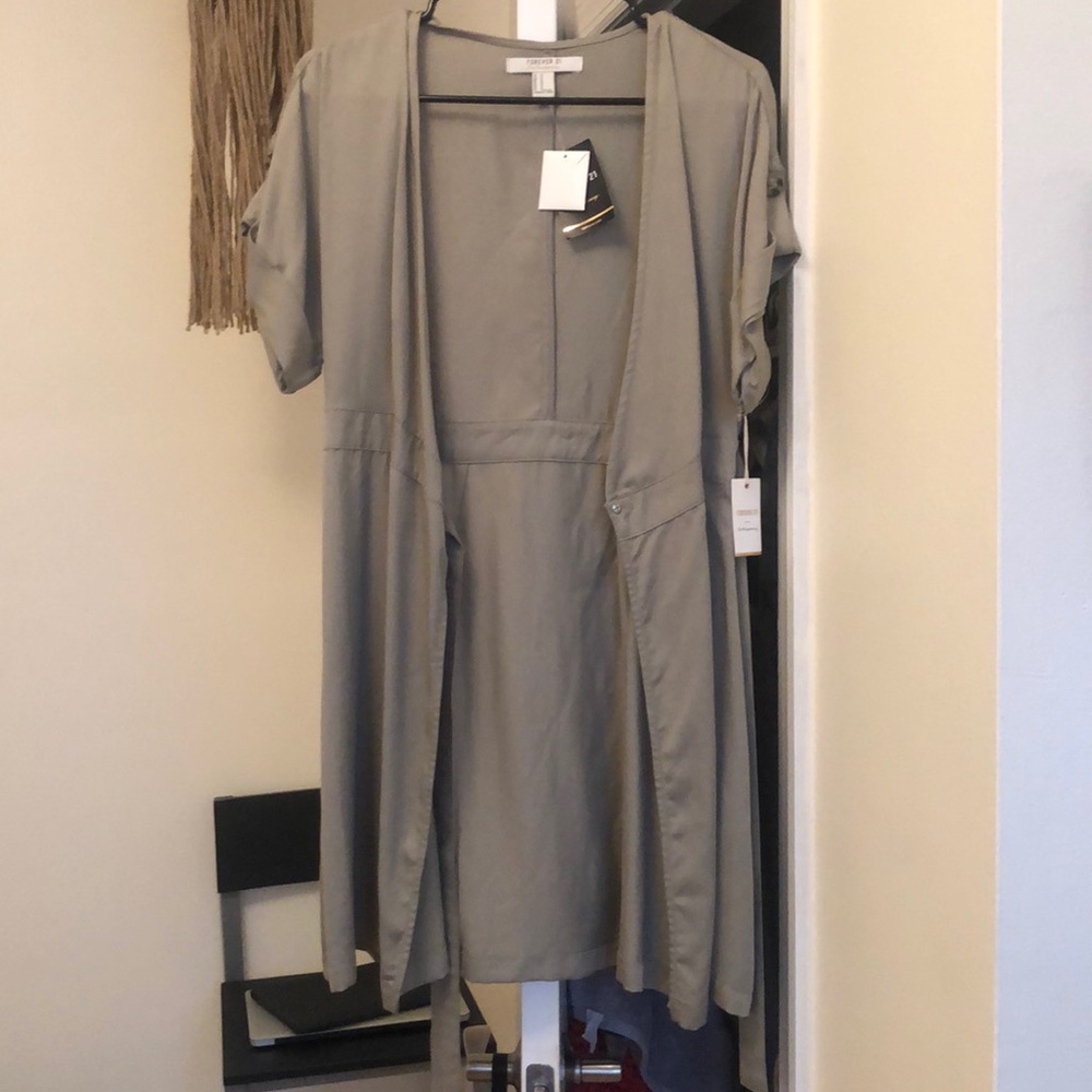 Green short sleeved dress
